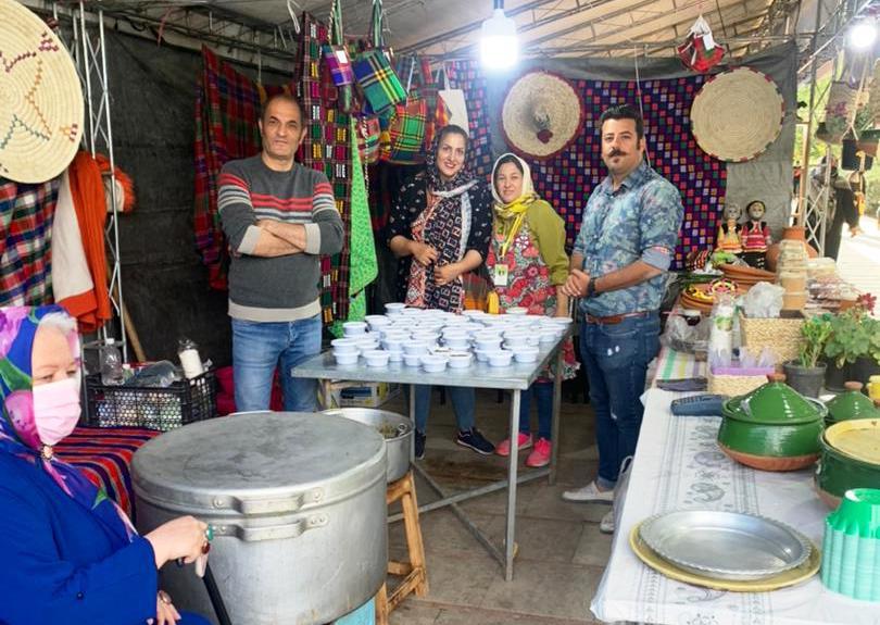 پخت صد پرس غذا توسط هنرمندان صنایع‌دستی کرجی در جشنواره افطار تا سحر